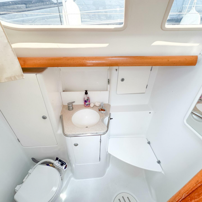 Azure | Sun Odyssey 40.3 photo 9