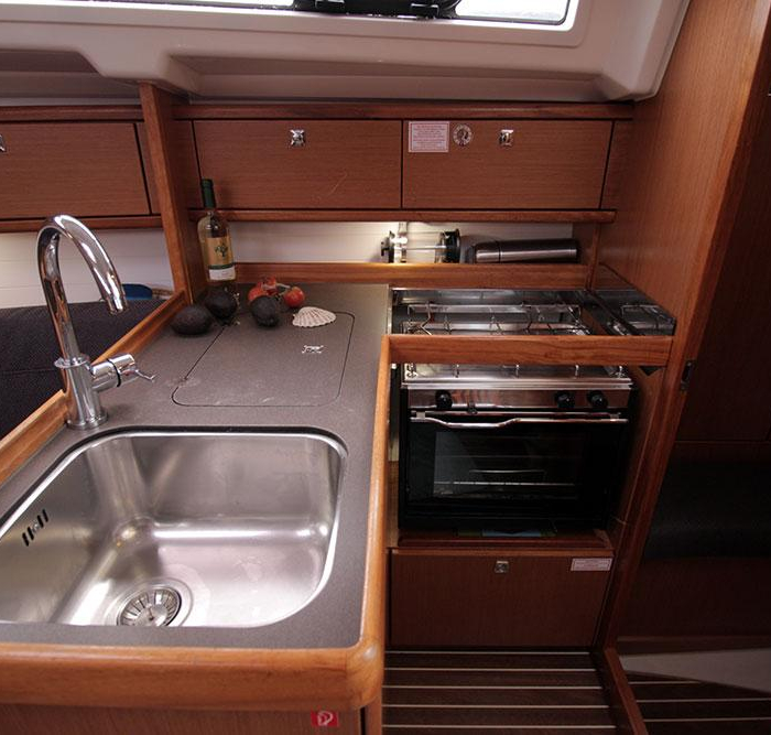 Callisto | Bavaria Cruiser 33 photo 8