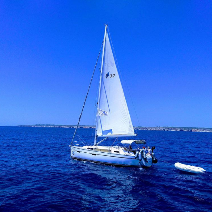 Chilly Lilly | Bavaria Cruiser 37 6 photo 2