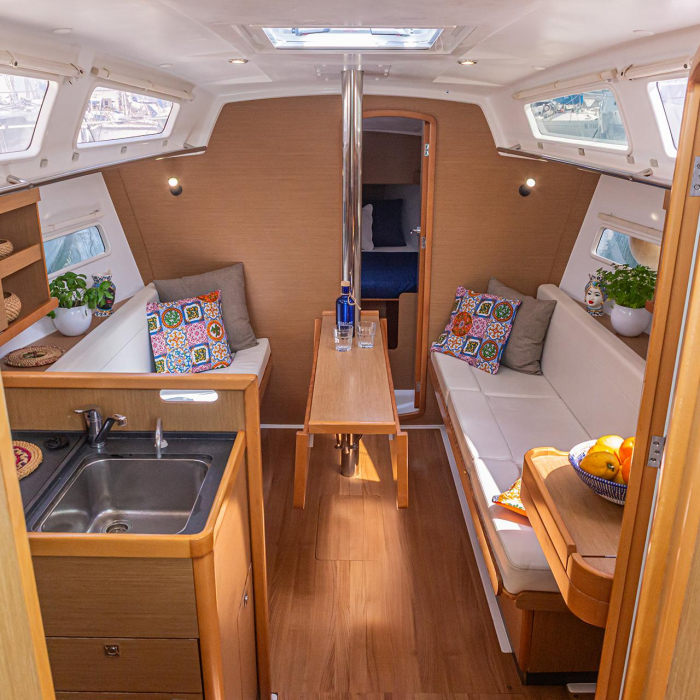 Hija del Viento | Sun Odyssey 319 photo 6