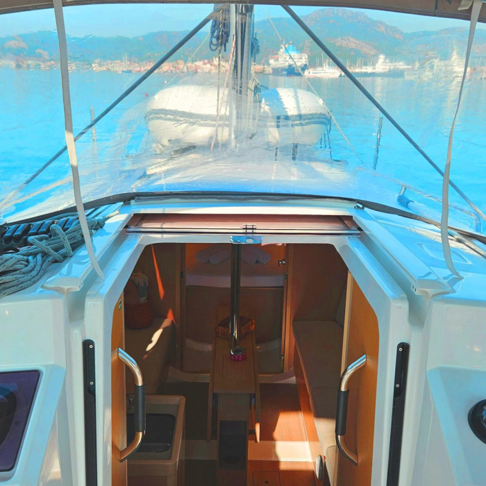 Lima | Oceanis 30.1 photo 5