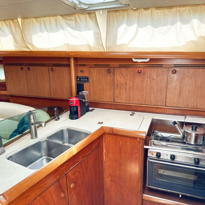 Azure | Sun Odyssey 40.3 photo 7