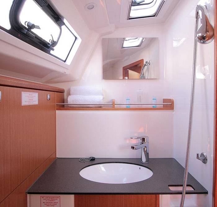 Black Pearl | Bavaria Cruiser 37 photo 12