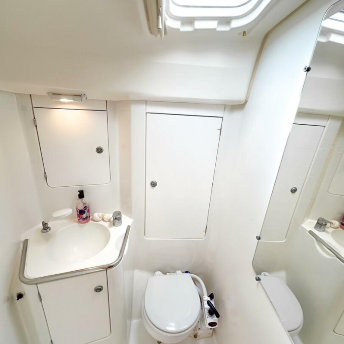 Azure | Sun Odyssey 40.3 photo 11