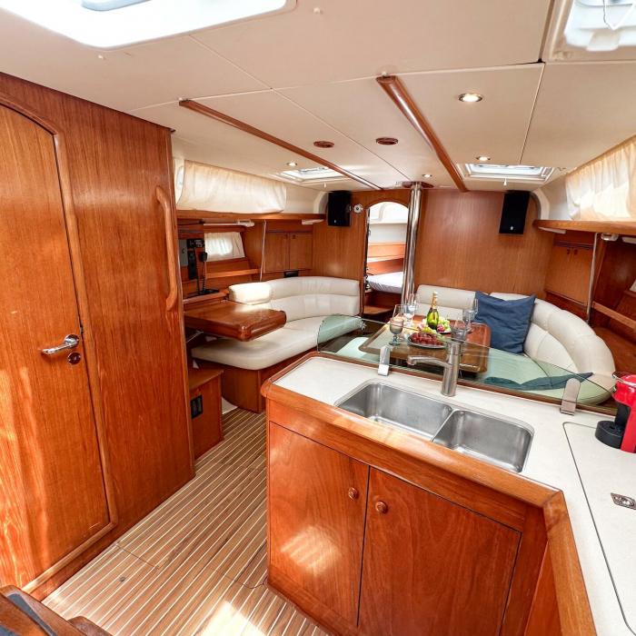 Azure | Sun Odyssey 40.3 photo 4